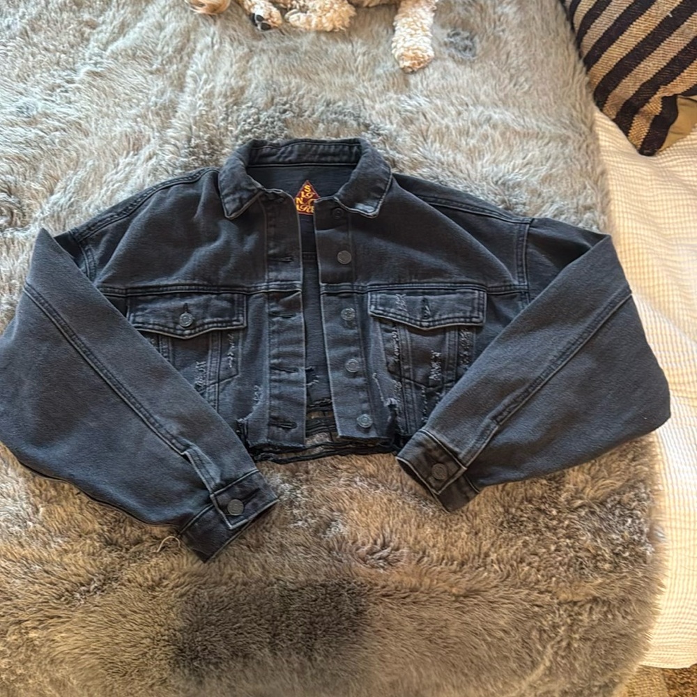 Signature8 Black Cropped Distressed Jean Jacket